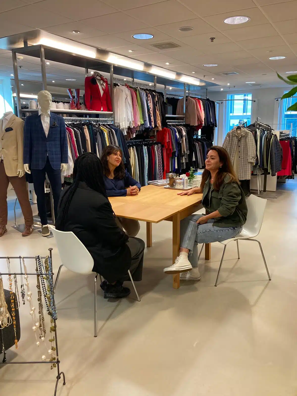 Merville bij Dress for Success